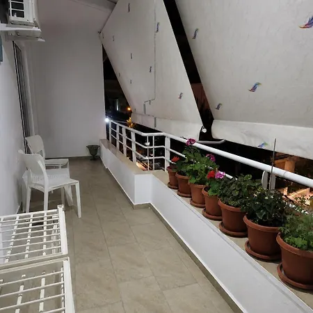 Studio Apartment *